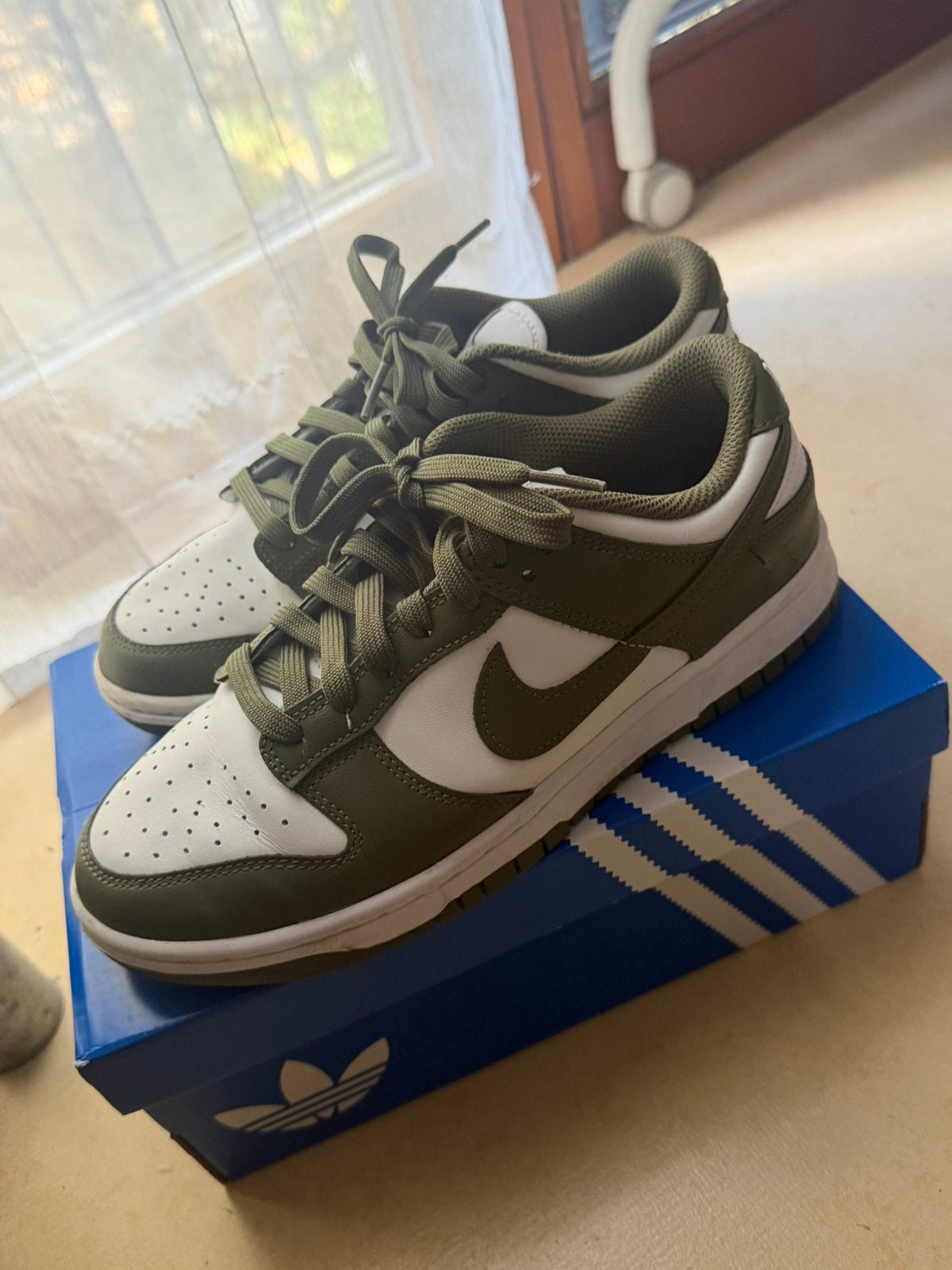 Nike dunk olijf, Overige kleuren, Ophalen of Verzenden, Sneakers, Gedragen