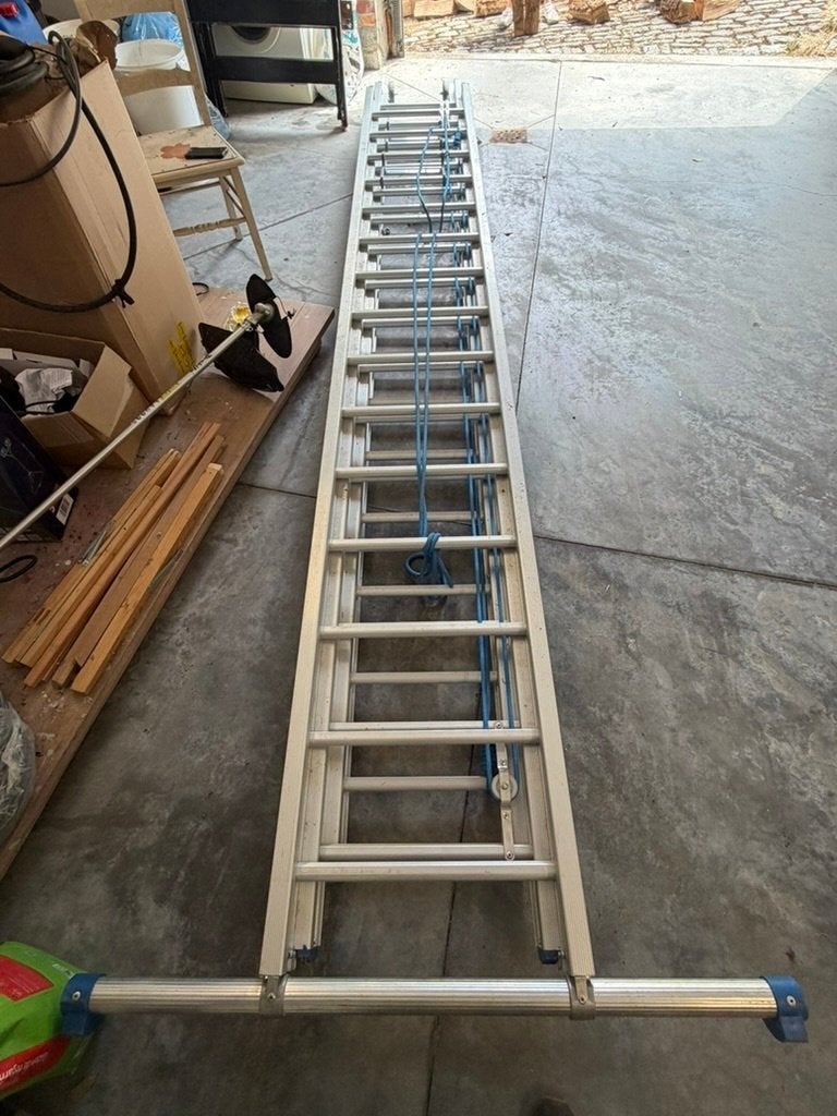Solide 3-delige touwoptrekladder 3x16, met stabiliteitsbalk, Doe-het-zelf en Bouw, Ladders en Trappen, Ophalen, Zo goed als nieuw