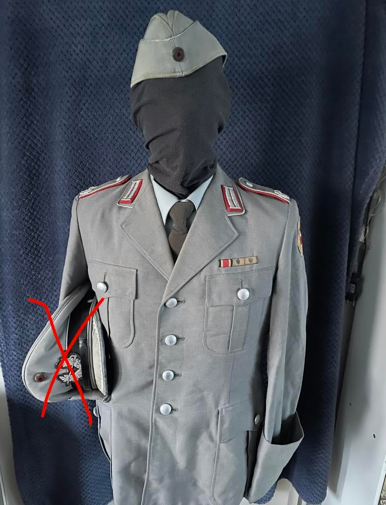 Tunique d'artillerie de la Bundeswehr + chapeau d'officier, Collections, Envoi, Armée de terre, Vêtements ou Chaussures