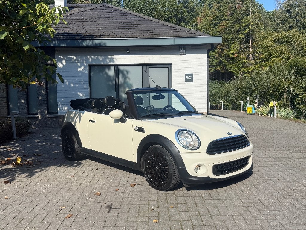 MINI One Cabrio 1.6 – 81.780 km – Volledige Historiek, Auto's, Voorwielaandrijving, Zwart, 4 cilinders, https://public.car-pass.be/vhr/f035f248-32d0-4446-bdff-66dfc81f2ffe