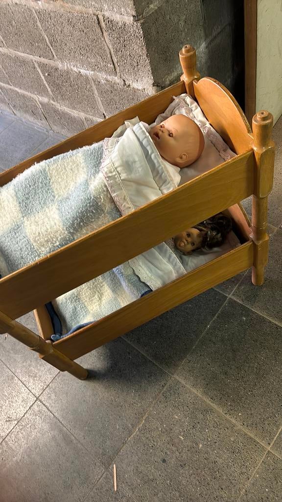 Poppenbedjes: stapelbed of naast elkaar, Enlèvement, Comme neuf