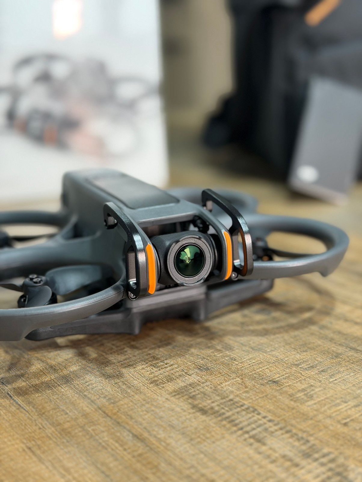 DJI Avata 2 – Fly More Combo (garantie + assurance DJI Care), Drone avec caméra, 250 à 900 g, Vue à la première personne (FPV)