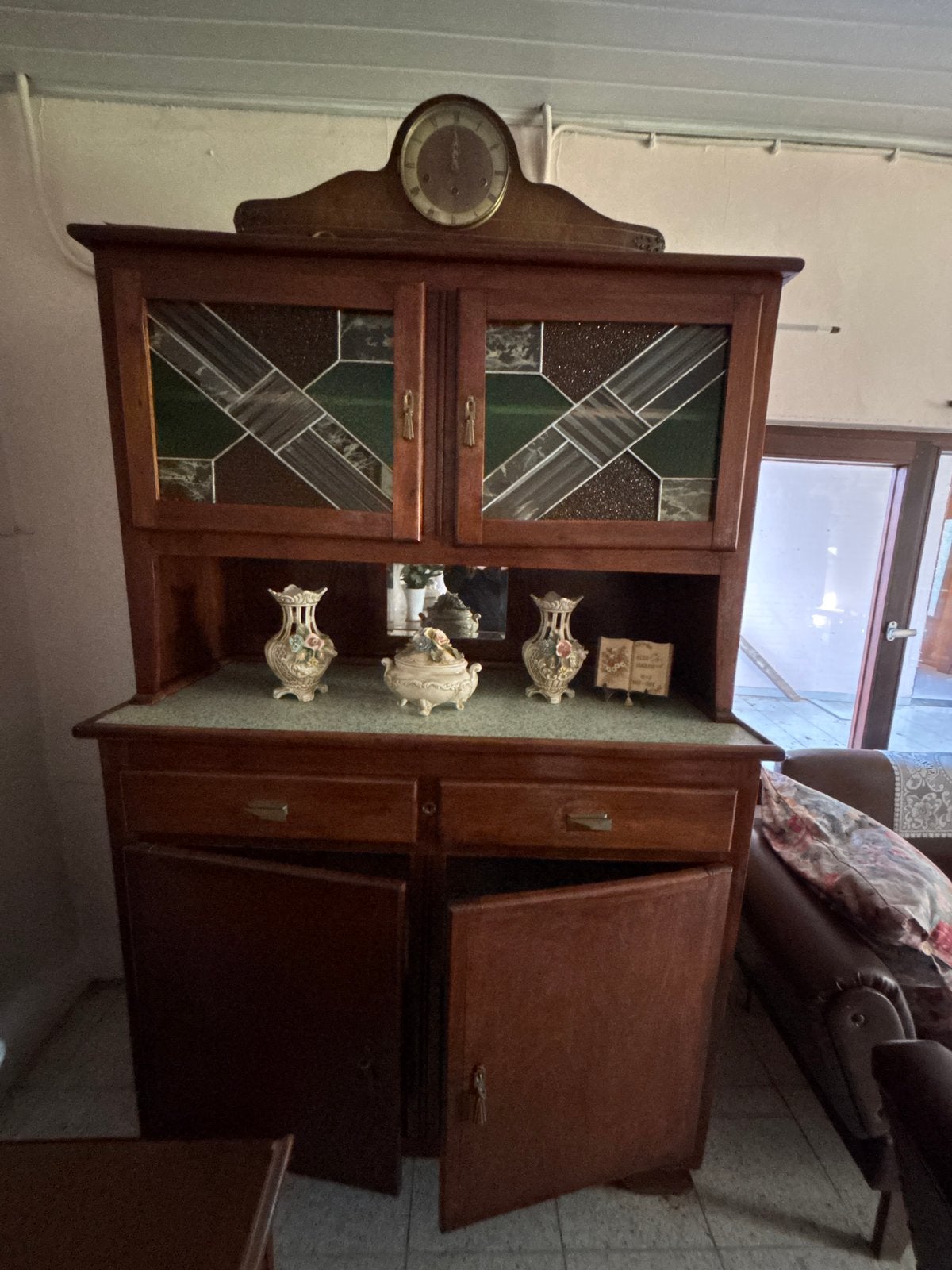 Buffetkast met klok, Ophalen, Zo goed als nieuw, Glas