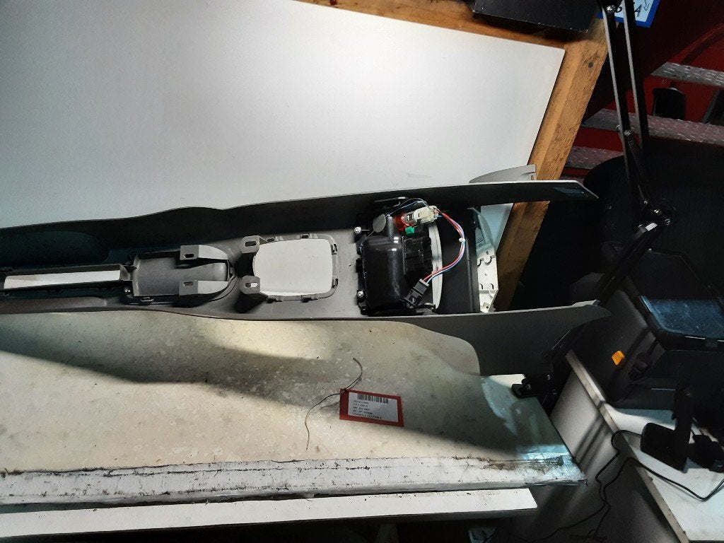 CONSOLE CENTRALE Volkswagen Lupo (6X1) (6X0864291), Volkswagen, Mevr. I. Hauben, Utilisé, Rue de l'Espoir 34 34
4030  GRIVEGNÉE, BE