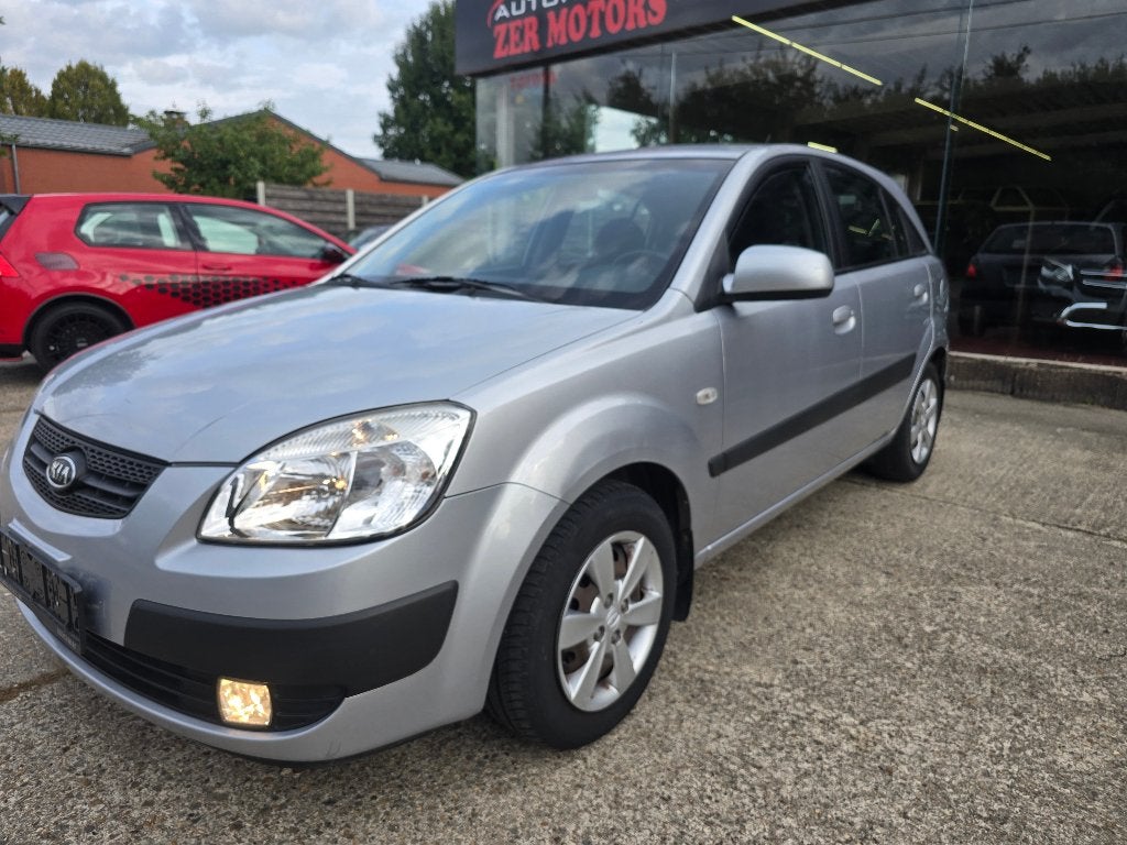 Kia Rio 1.4 essence 126 371, Autos, Argent ou Gris, Achat, Entreprise, Boîte manuelle