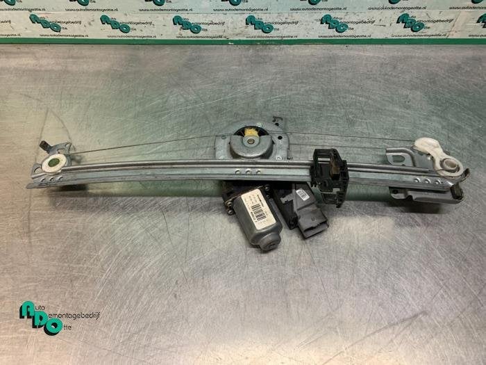 Mécanique vitre 4portes avant droite d'un Citroen C3 (C3 02, -, 3 mois de garantie, Utilisé, -