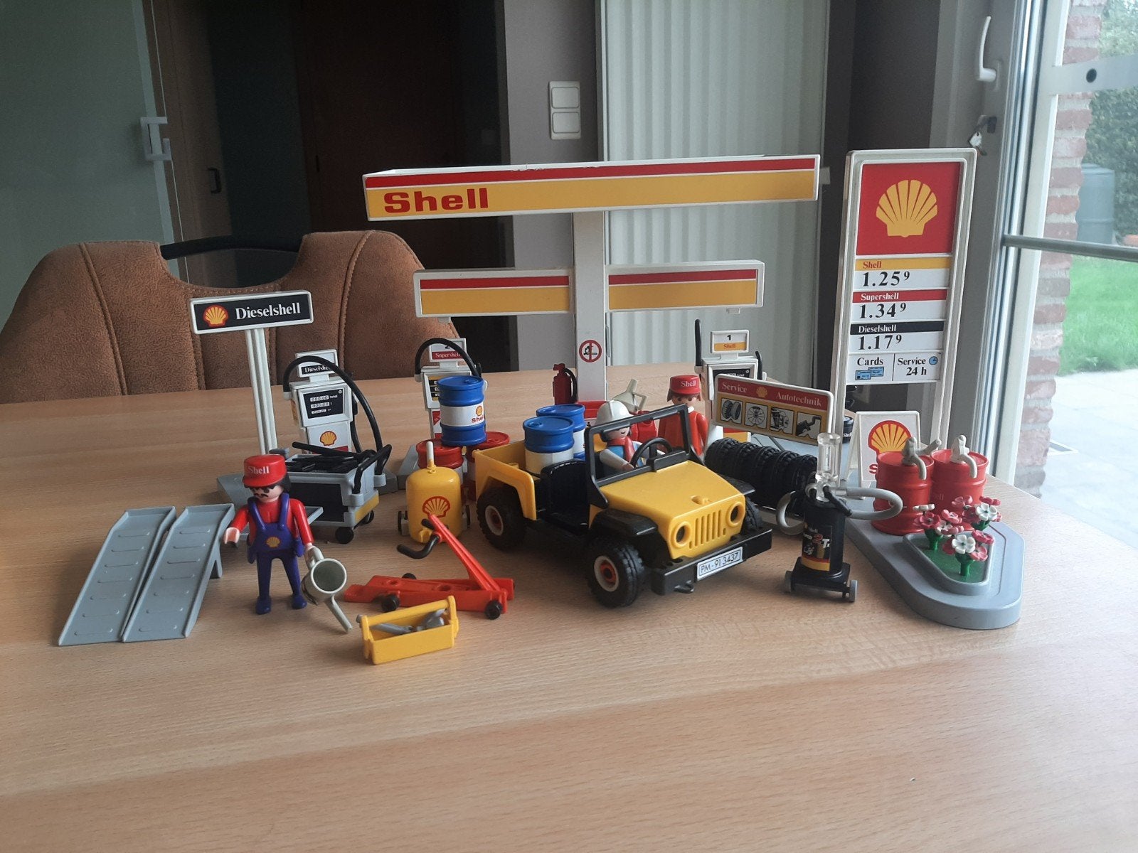 Playmobil vintage 3437 Shell tankstation 

Geen doos
Wat u z, Verzenden