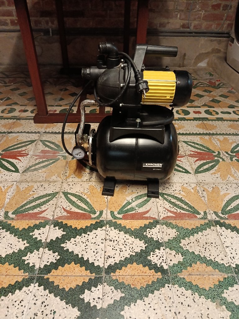 Groupe hydrophore karcher, Jardin & Terrasse, Enlèvement, Utilisé, Électrique, Pompe pour citernes d'eau de pluie