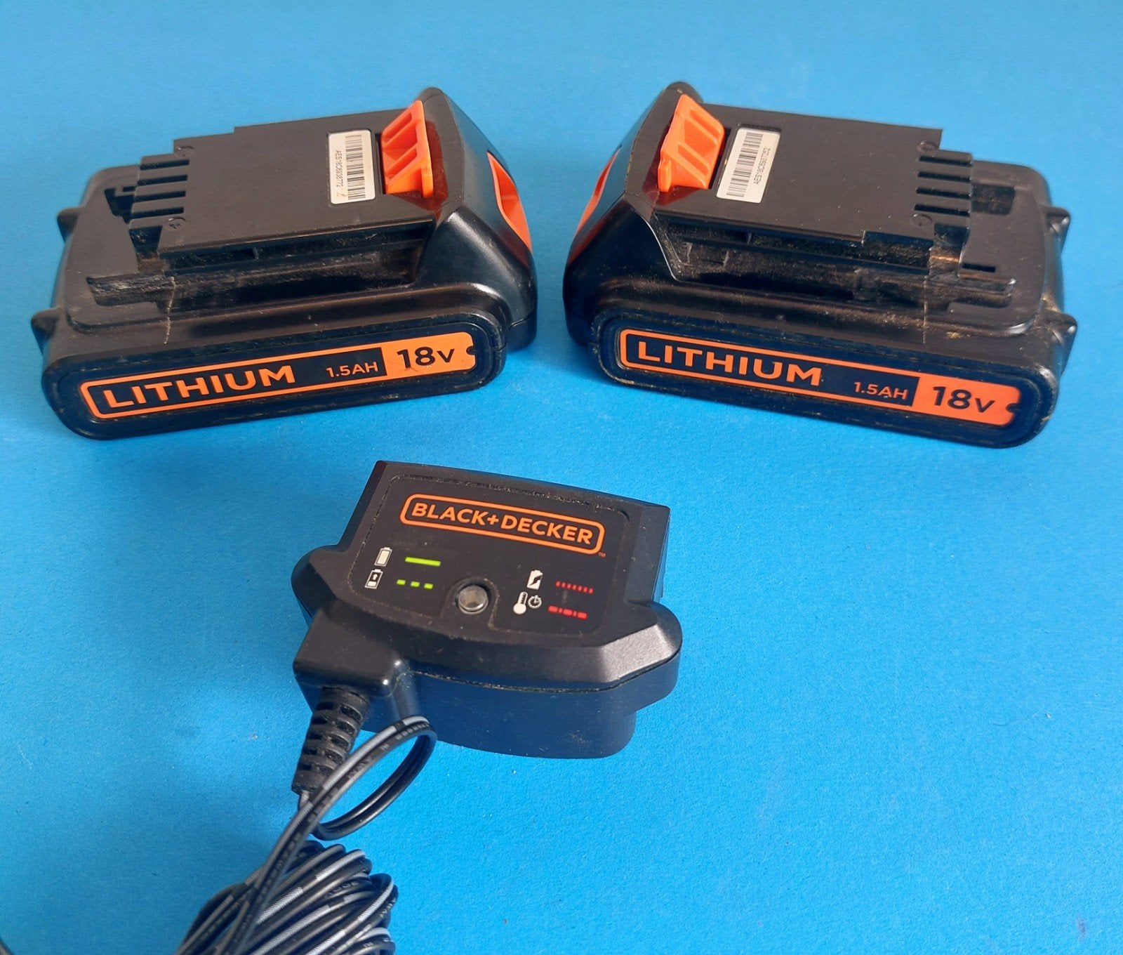 Black&Decker 2 batteries et 1 chargeur 18v, Enlèvement ou Envoi, Utilisé