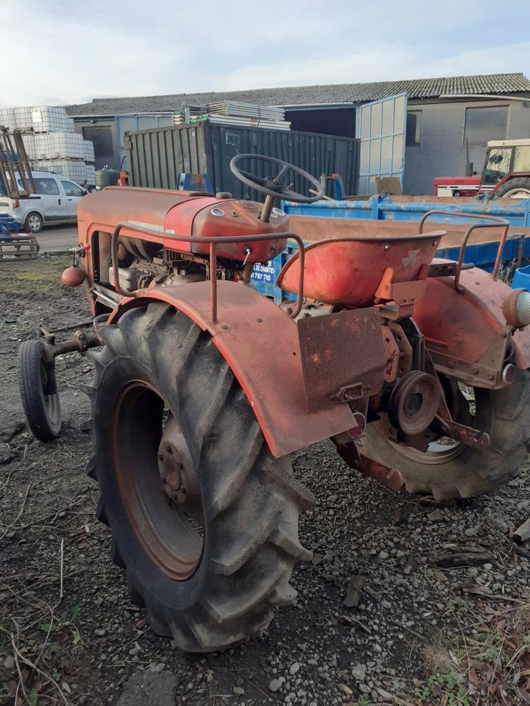 Rare tracteur massey ferguson 821, Zakelijke goederen, Landbouw | Tractoren, Ophalen, Massey Ferguson