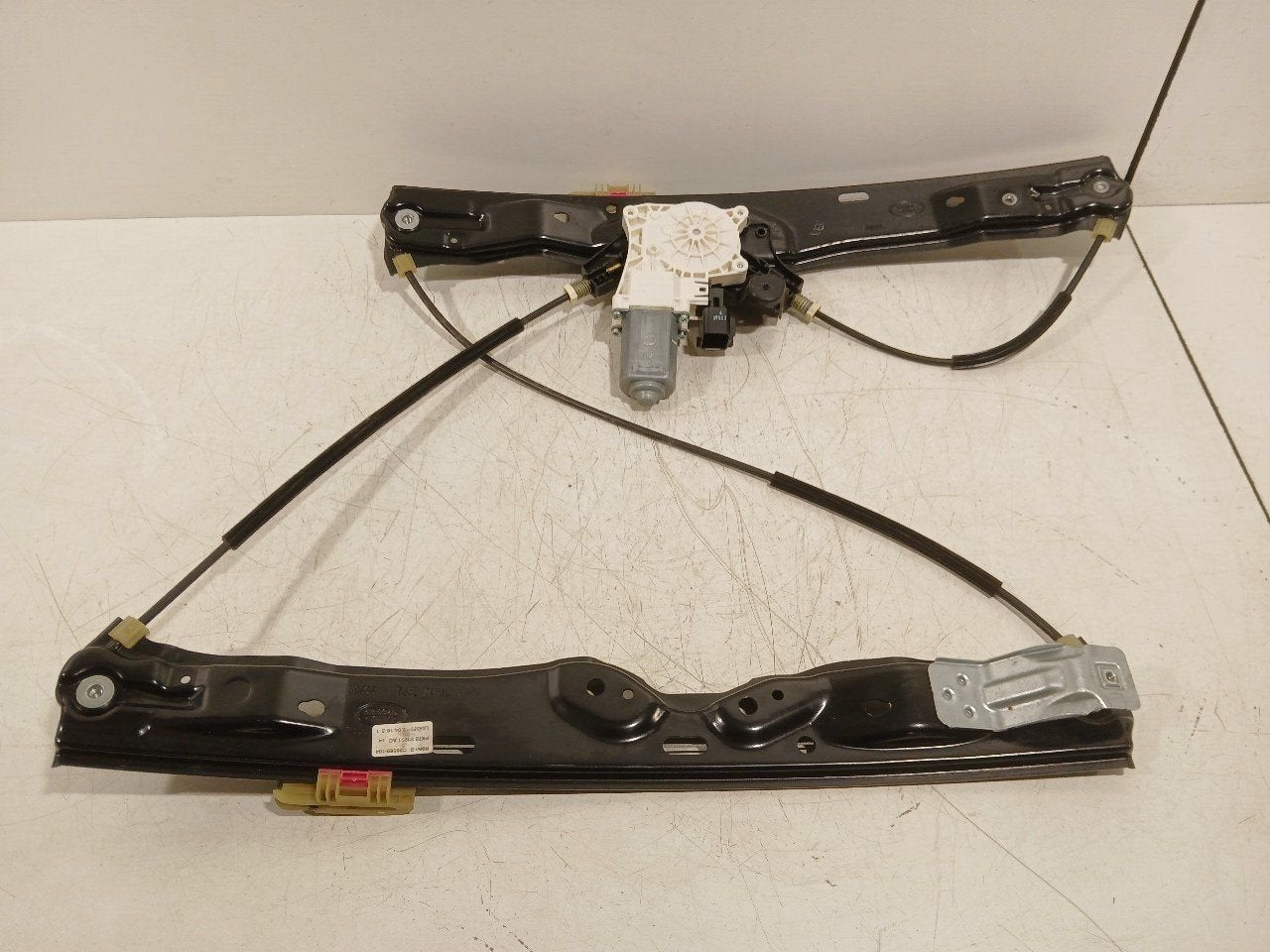 Raammechaniek elektrisch links voor Land Rover Discovery, Onderdelen@venauto.nl, Van der Ven Autorecycling B.V., Ettenseweg 76, 4706 PB Roosendaal, The Netherlands