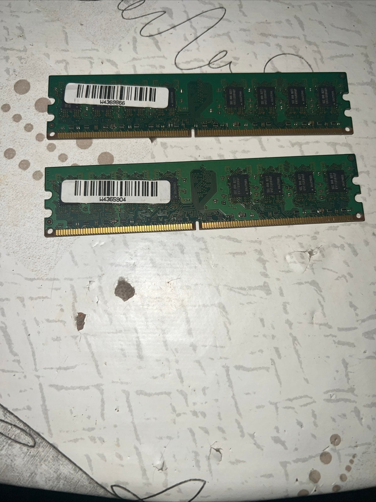 2latjes ddr 2 geheugen elke 2 gb of 4 gb in totaal, Computers en Software, RAM geheugen, Ophalen of Verzenden, Zo goed als nieuw