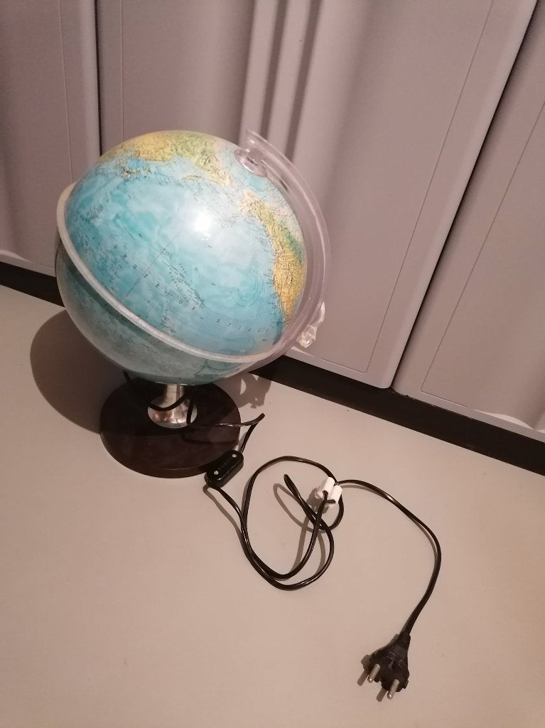 Wereldbol met lamp, Ophalen