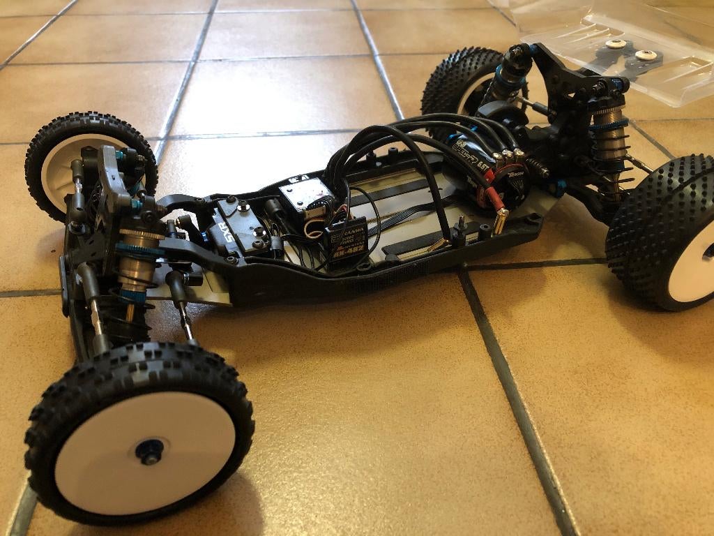 Team Associated B6.4 Team Kit ( Twee Auto's ), Hobby en Vrije tijd, Ophalen