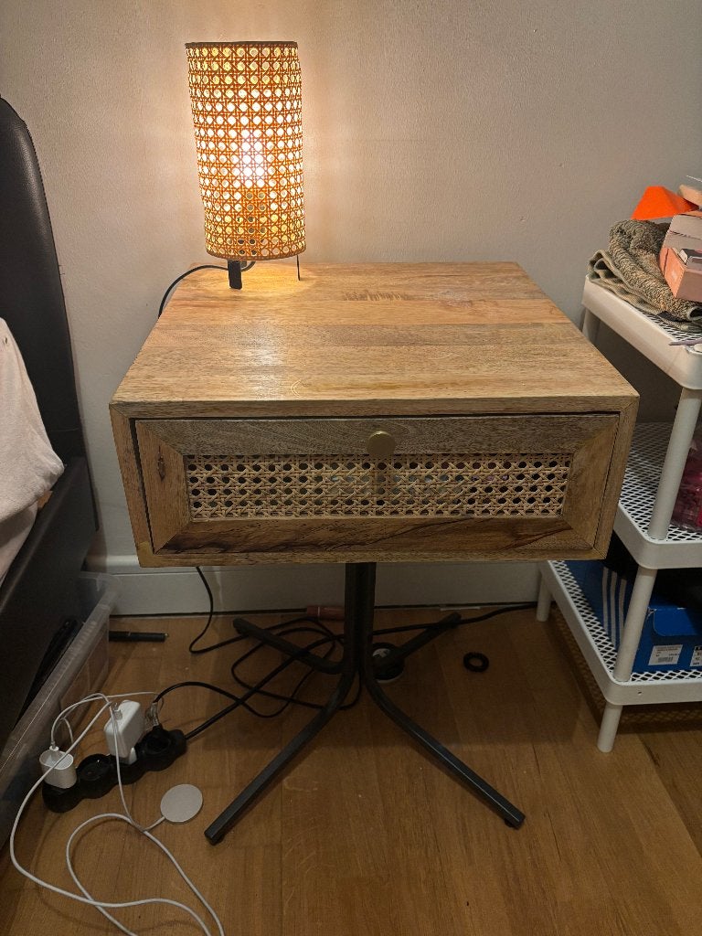 Houten nachtkastje met stokstok, Huis en Inrichting, Ophalen, 55 tot 70 cm, Zo goed als nieuw, 45 tot 65 cm