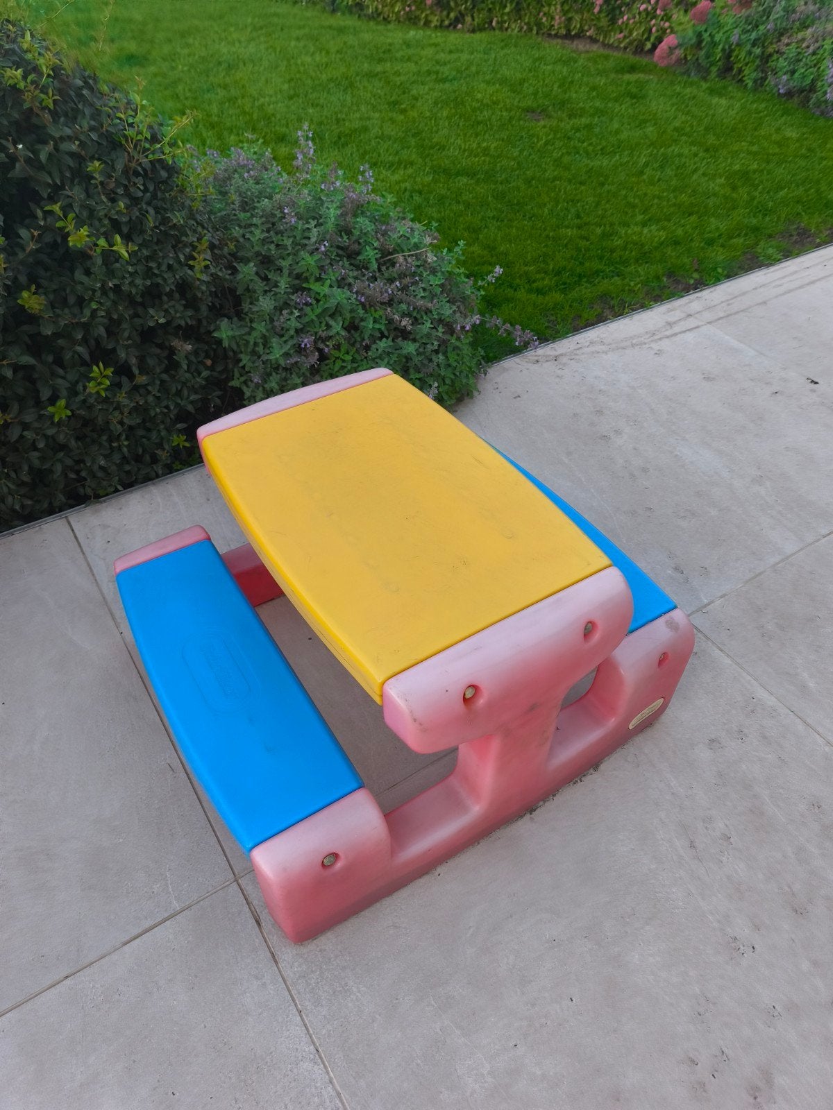 Gratis kinder tuin tafel op te halen., Tuin en Terras, Ophalen, Gebruikt, Plastic