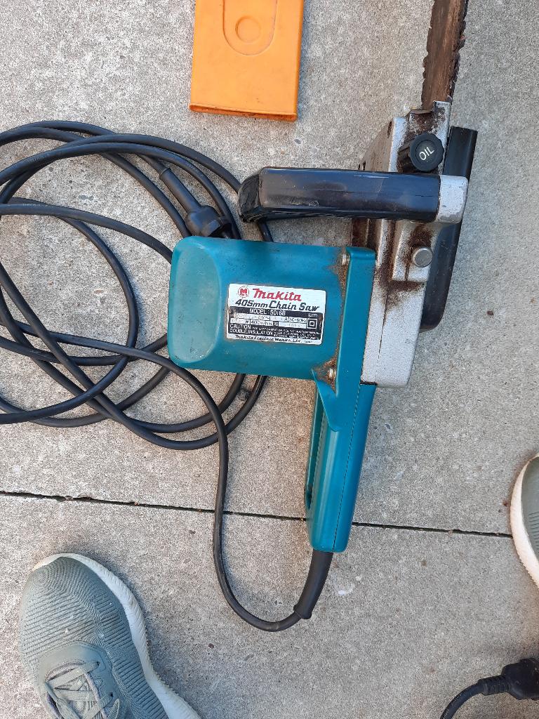 Makita boomzaag, Boeken, Wonen en Tuinieren, Ophalen, Tuinieren en Tuinplanten