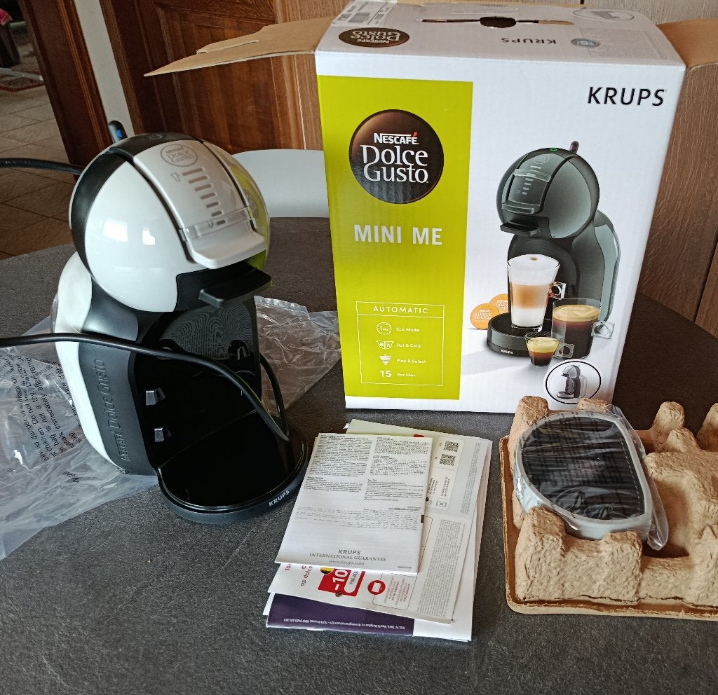 Dolce gusto automatisch - Nieuw in doos, garantie, Ophalen of Verzenden, 2 tot 4 kopjes, Koffiepads en cups, Afneembaar waterreservoir
