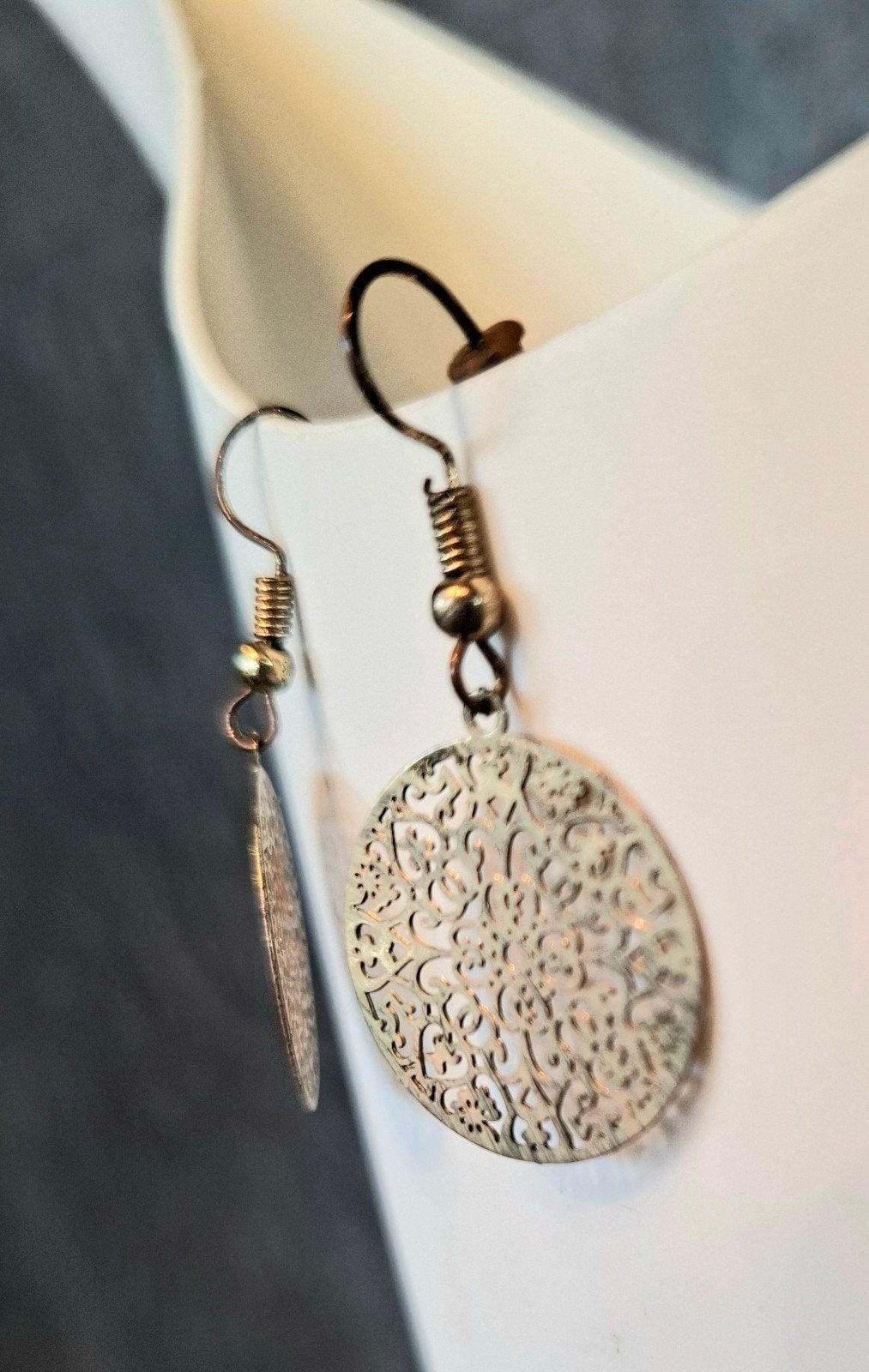 boucles d'oreilles légères baroque dentelle ronde, Enlèvement ou Envoi, Utilisé, Autres matériaux, Pendantes