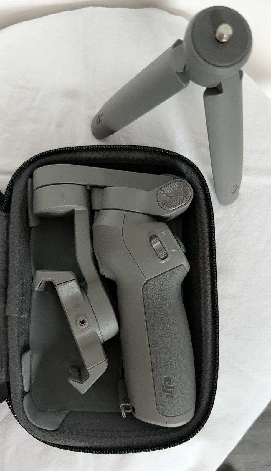 DJI OM 4 stabilisateur (gimbal) + trépied pour smartphone,, Télécoms, Enlèvement, Comme neuf