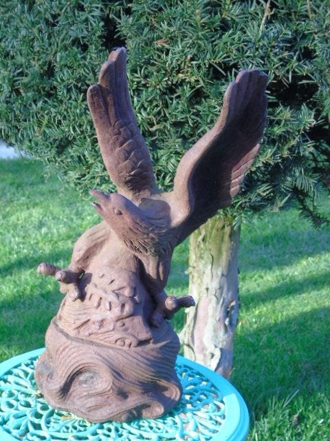 un aigle ailes ouvertes en fonte rouillé ., Jardin & Terrasse, Enlèvement ou Envoi, Neuf