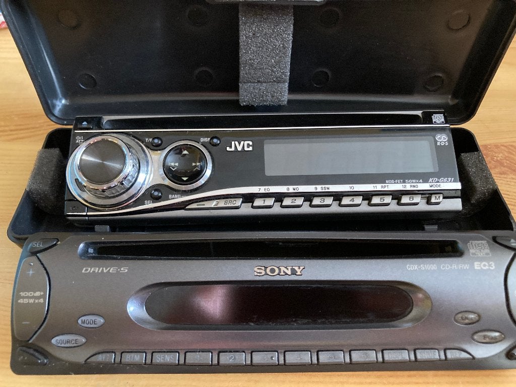 2 Autoradio Frontjes – JVC KD-G631 & Sony CDX-S1000, Ophalen of Verzenden, Zo goed als nieuw