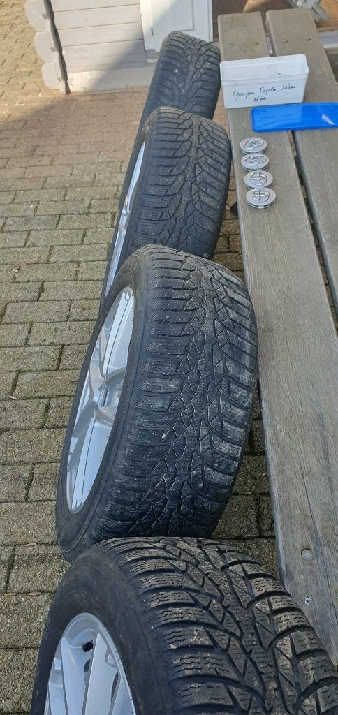 Jantes toyota alu 16 pouces sur pneus hiver/Kit hiver toyota, Autos : Pièces & Accessoires, Pneus et Jantes, Pneus hiver, 16 pouces