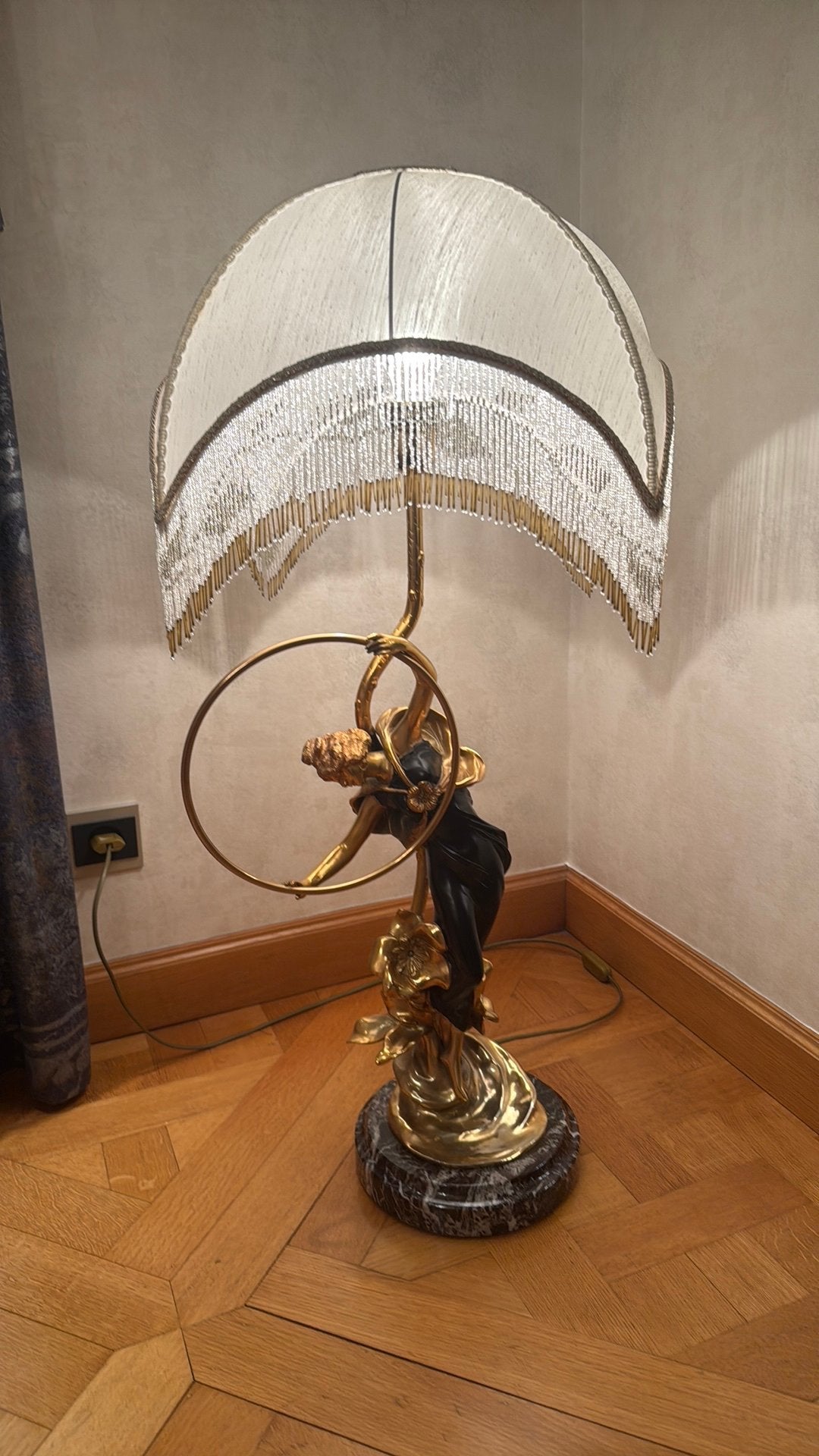 Lampe en bronze de Renato Mascaro, Enlèvement