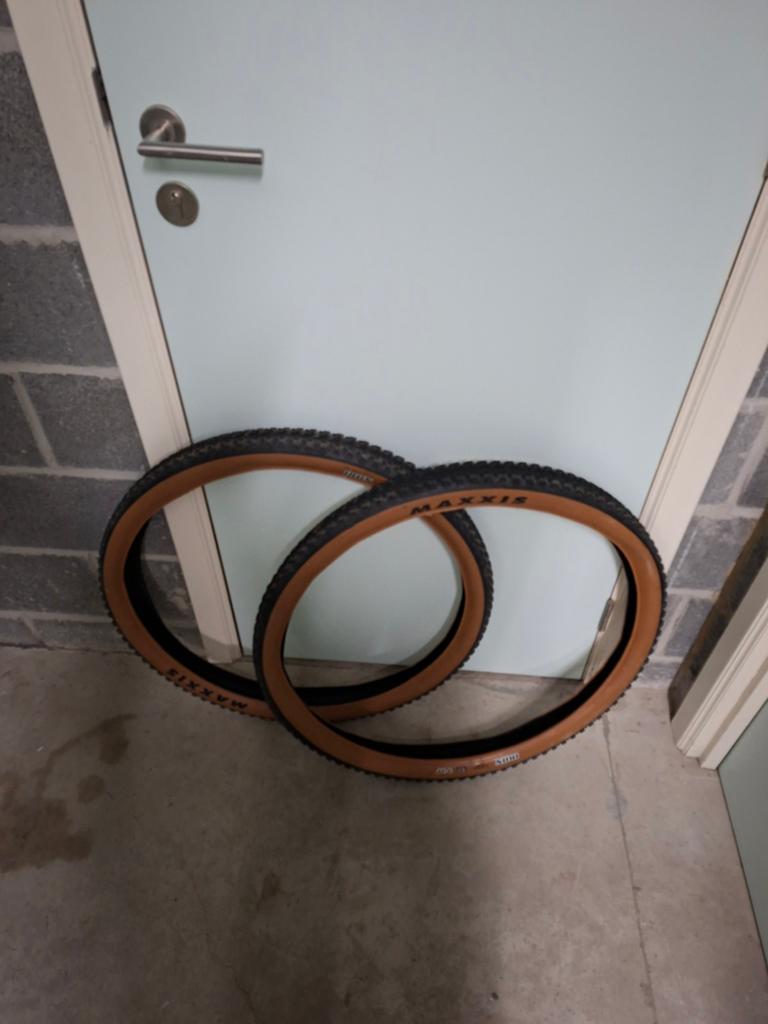 Pneus Maxxis 27.5 pouces, Fietsen en Brommers, Fietsonderdelen, Ophalen