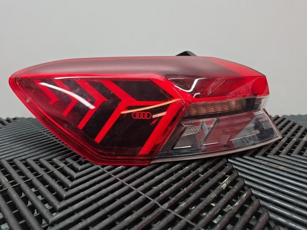 ACHTERLICHT LINKS Audi Q4 (F4B) (01-2021/-) (|89A945069|), Gebruikt, Valeo, Audi, 100, rue de Courcelles
75017  Paris, FR