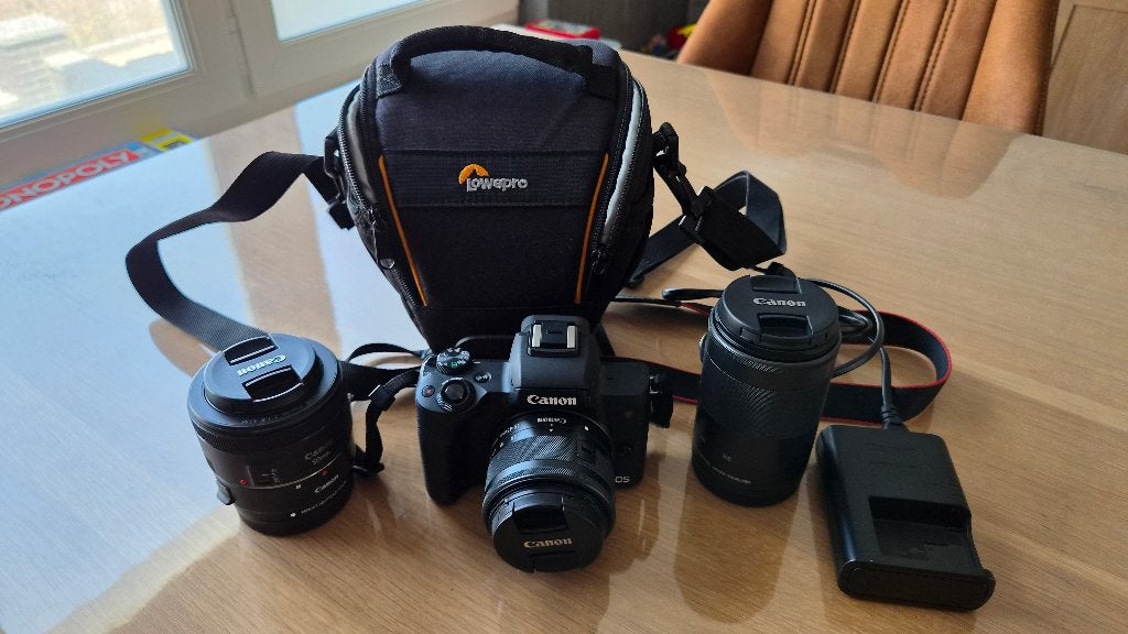 Canon EOS M50 met 3 lenzen, Audio, Tv en Foto, Ophalen, Canon, Zo goed als nieuw, Draagriem