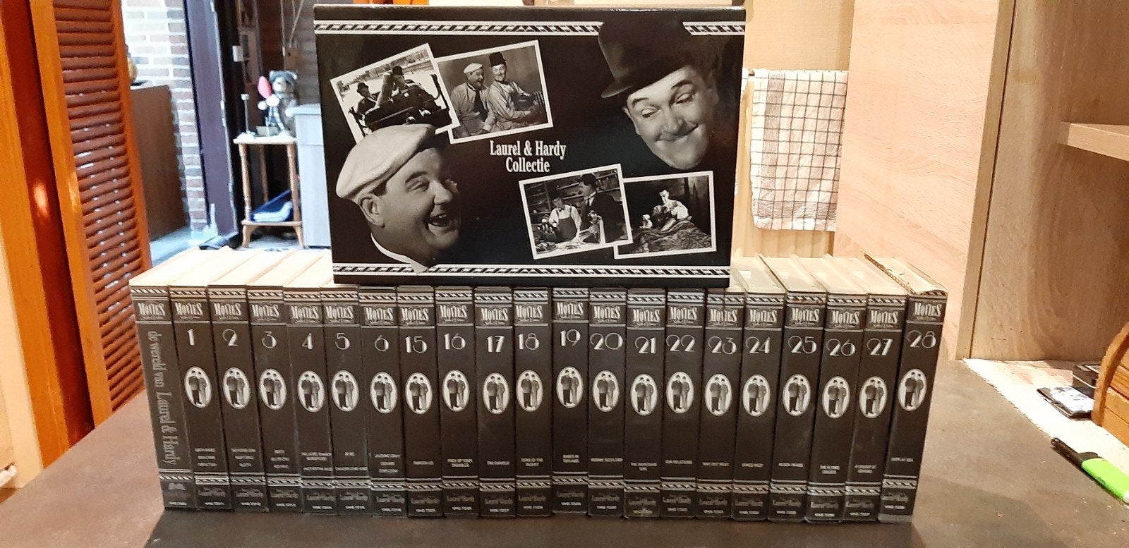 23 VHS films Laurel & Hardy + fotokader en boek, Ophalen, Nederlands, VHS, Nederlands ondertiteld