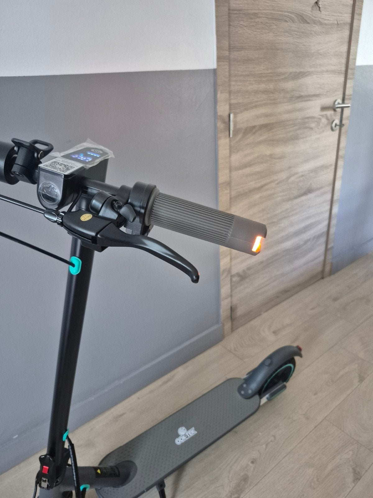 Elektrische step Nieuw In Doos  2 Jaar Garantie + Factuur, Fietsen en Brommers, Steps, Ophalen of Verzenden, Nieuw, Elektrische step (E-scooter)