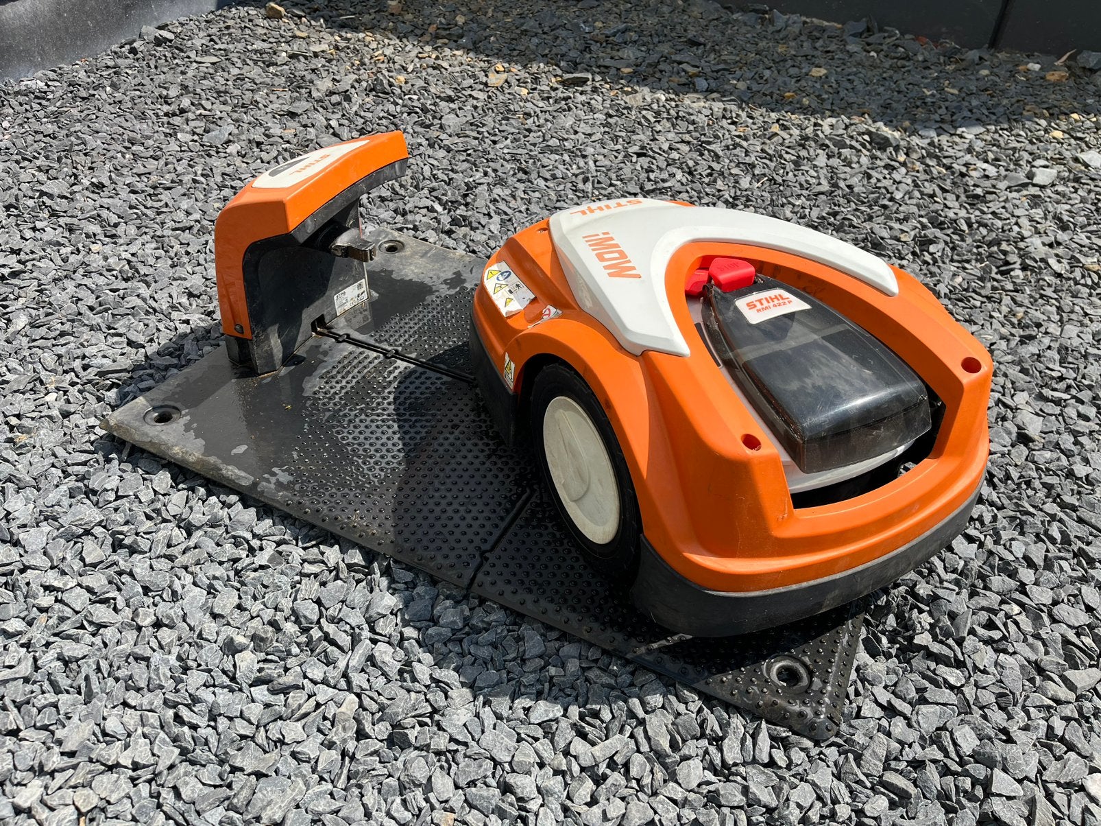 Robot tondeuse STIHL iMOW RMI 422P, Jardin & Terrasse, Enlèvement, Utilisé, Avec capteur de pluie