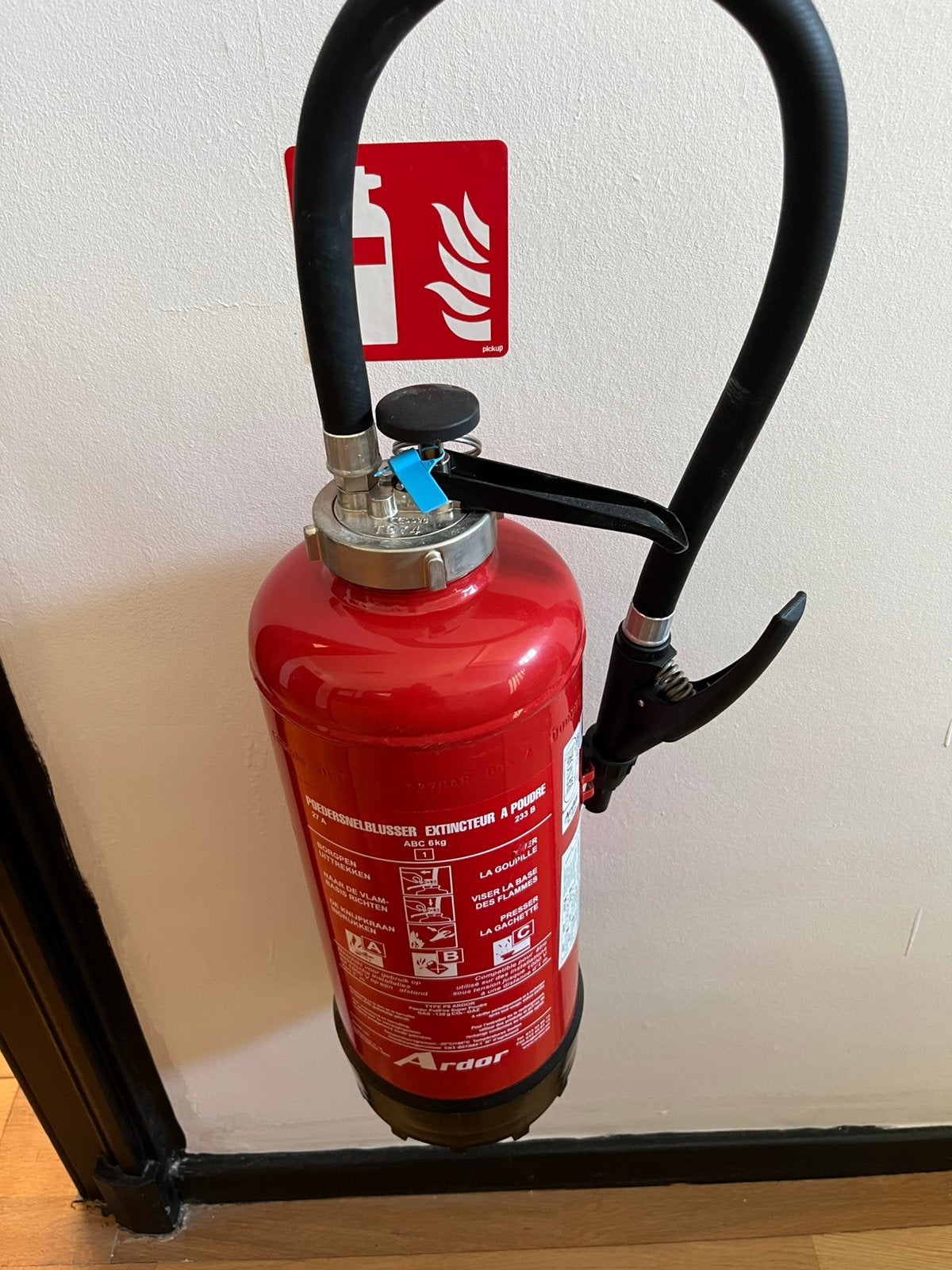 Extincteur à poudre Ardor ABC 6 kg - récemment inspecté, Enlèvement, Comme neuf