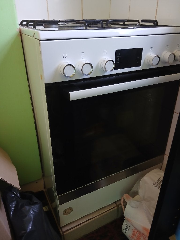 Gas fornuis, Elektronische apparatuur, Fornuizen, Ophalen, 4 kookzones, Zo goed als nieuw, Energieklasse A of zuiniger