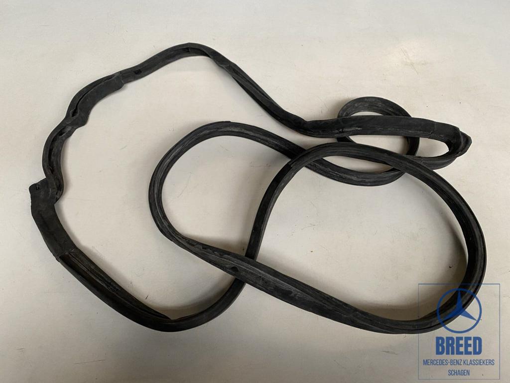 NOS deurrubber rechtsachter voor Mercedes-Benz W123, -, Nieuw, Ophalen of Verzenden, -