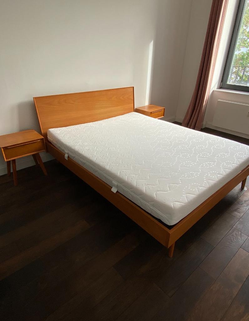 Lit chêne 160x200 matelas tables de chevet Maisons du Monde, Enlèvement, Neuf, Queen size