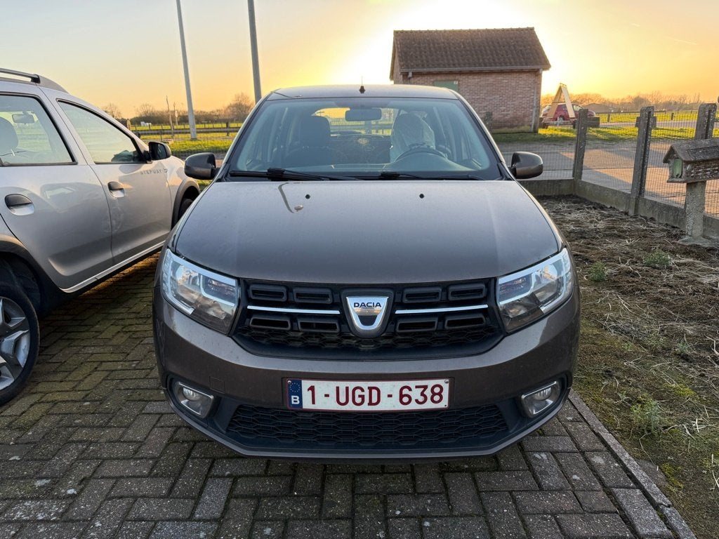 Dacia Sandero 0,9 tce Met kapotte motor ONLY EXPORT, Auto's, Voorwielaandrijving, 898 cc, Stof, Euro 6
