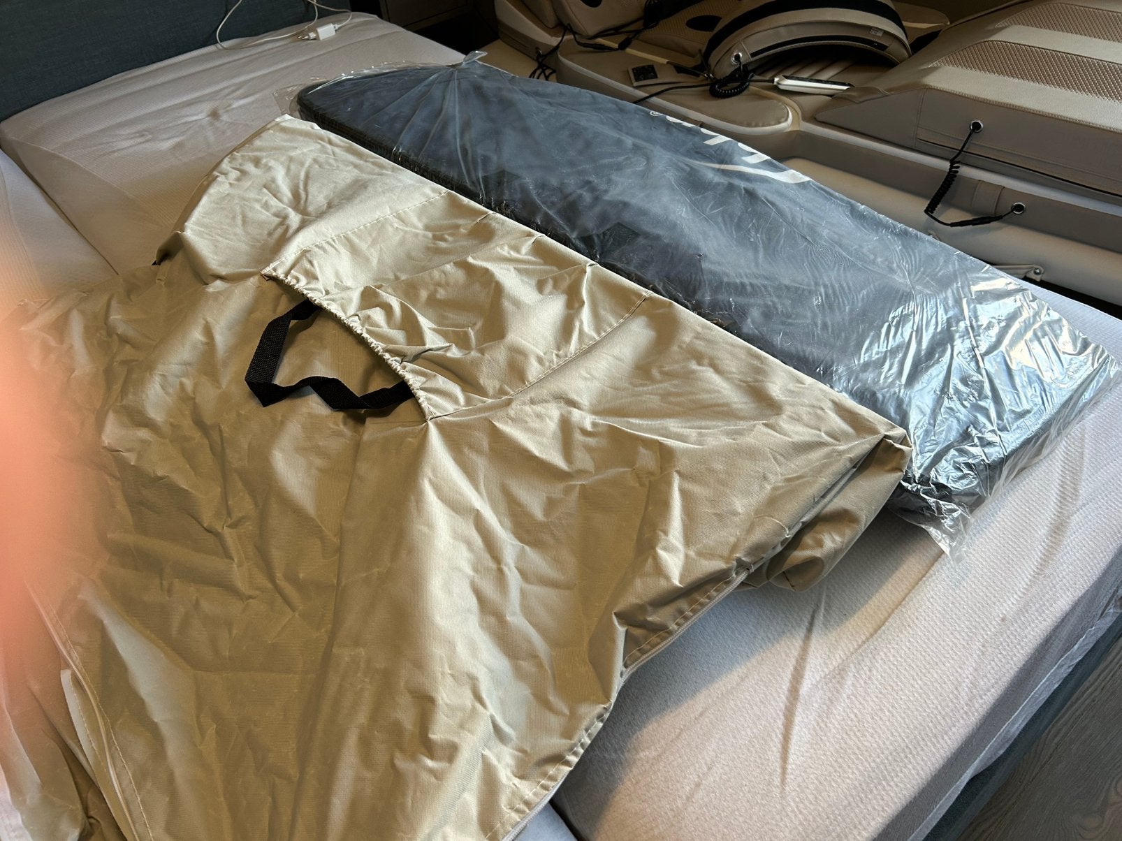 Andullatie matrs beige met bijpassende tafel en reistassen, Enlèvement, Comme neuf, Soins du corps