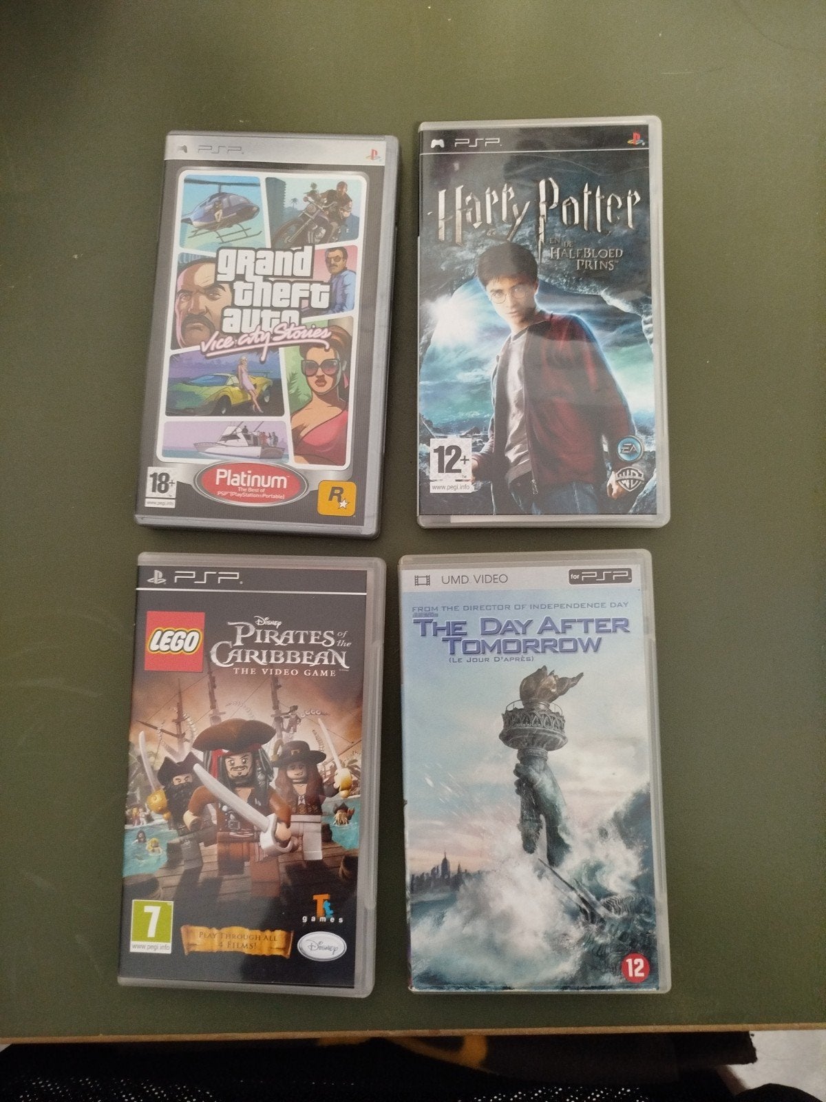 13 psp games met alle boekjes, Games en Spelcomputers, Games | Sony PlayStation Portable, Ophalen