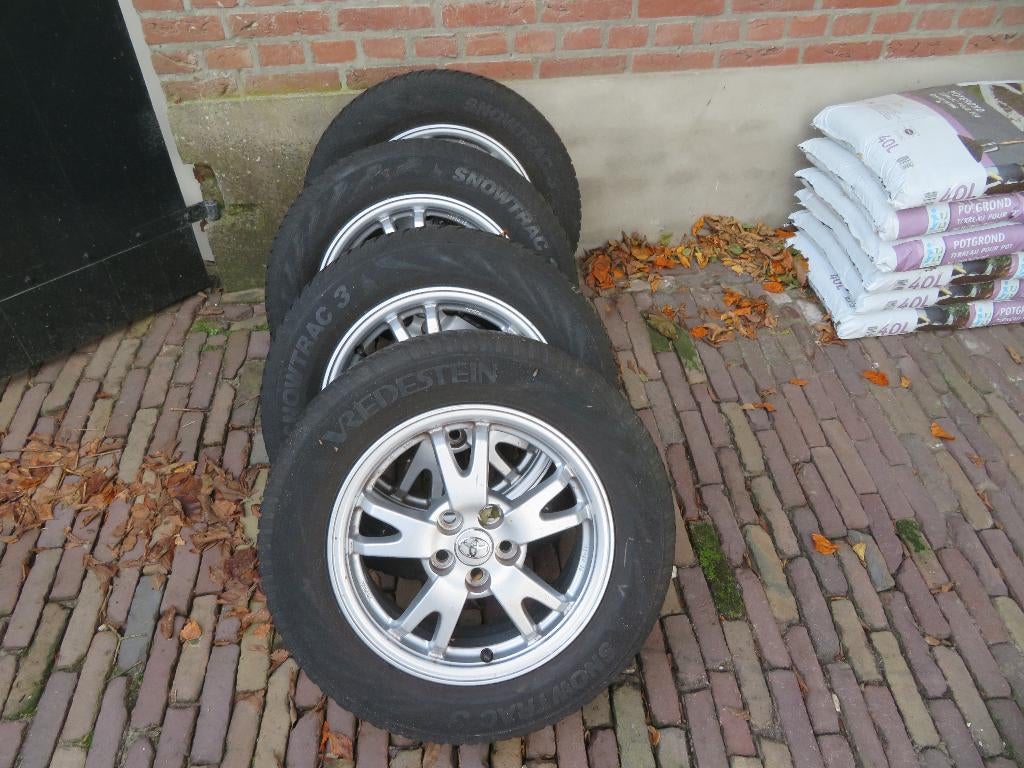 4 originele Toyota Prius 3 velgen met winterbanden Snowtrac, Autos : Pièces & Accessoires, Pneus & Jantes, 15 pouces, Pneus hiver