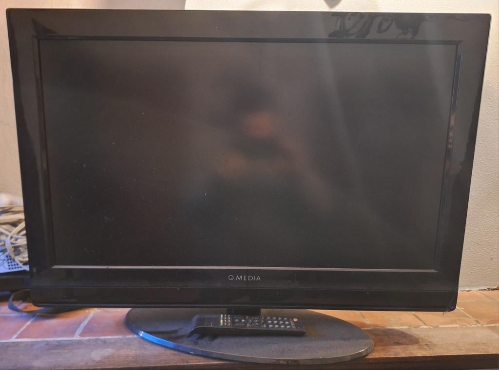 Q media 32inch lcd tv, Audio, Tv en Foto, Ophalen, LCD