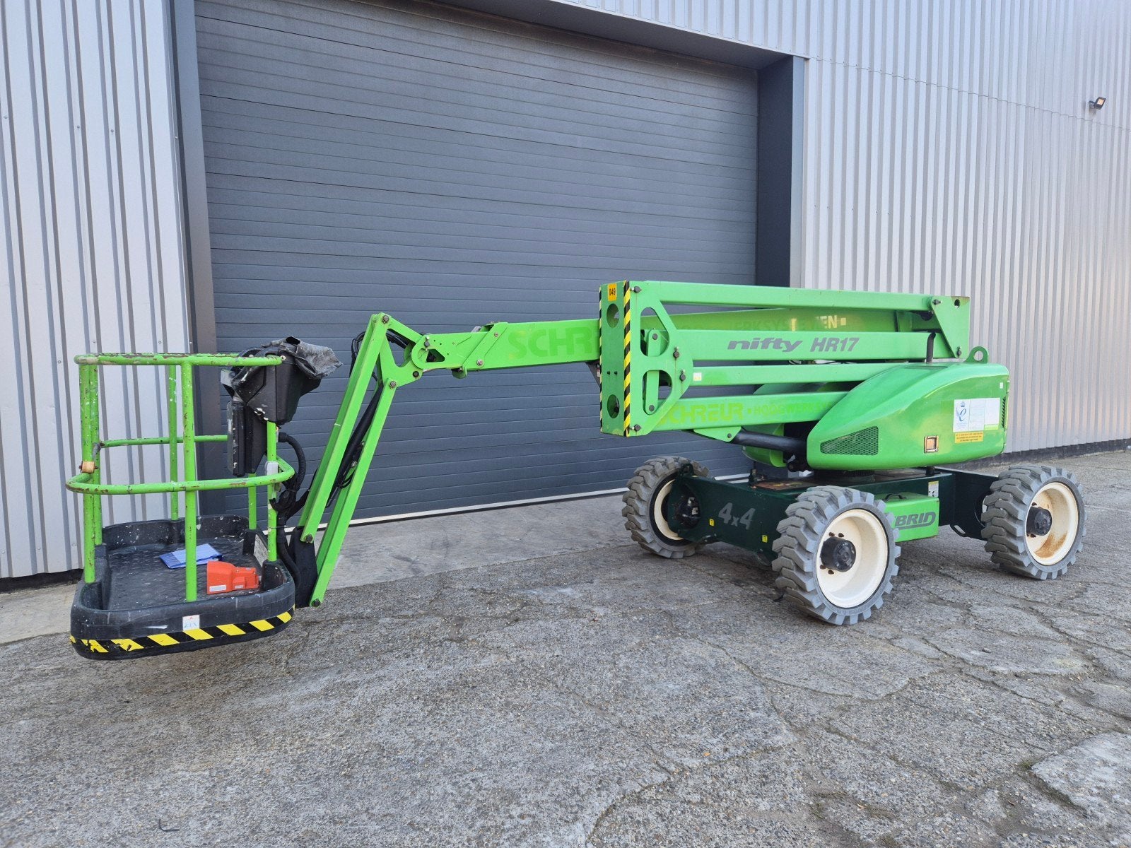 Plateforme de travail aérienne articulée Nifty HR17 Hybrid 4, Enlèvement