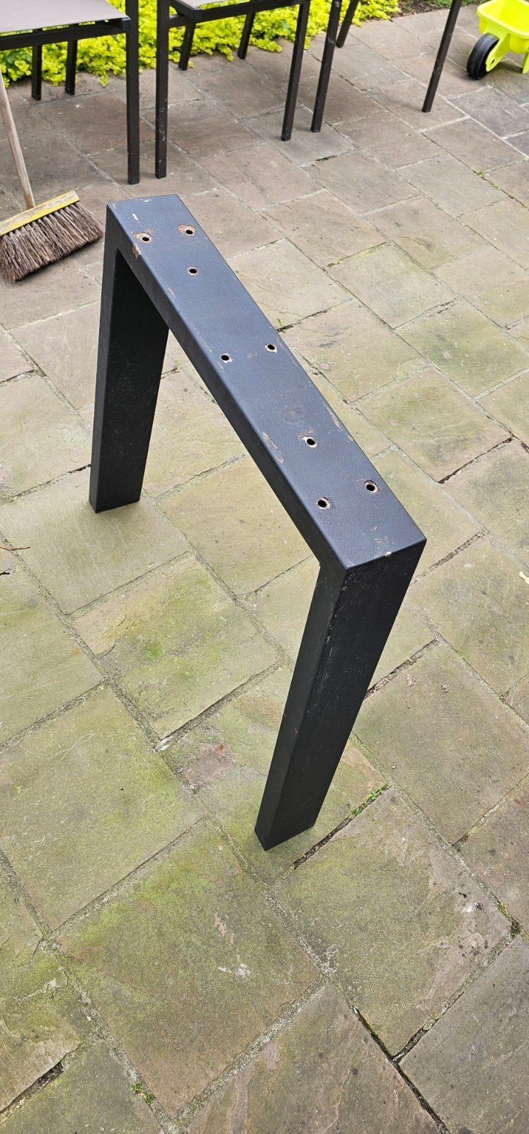Stalen tafel poten. 60 breed (bovenkant) 72 hoog., Enlèvement
