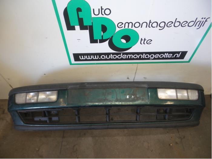 Voorbumper van een Volkswagen Passat (Passat 88-) (LC6P), Gebruikt, -, Volkswagen, -