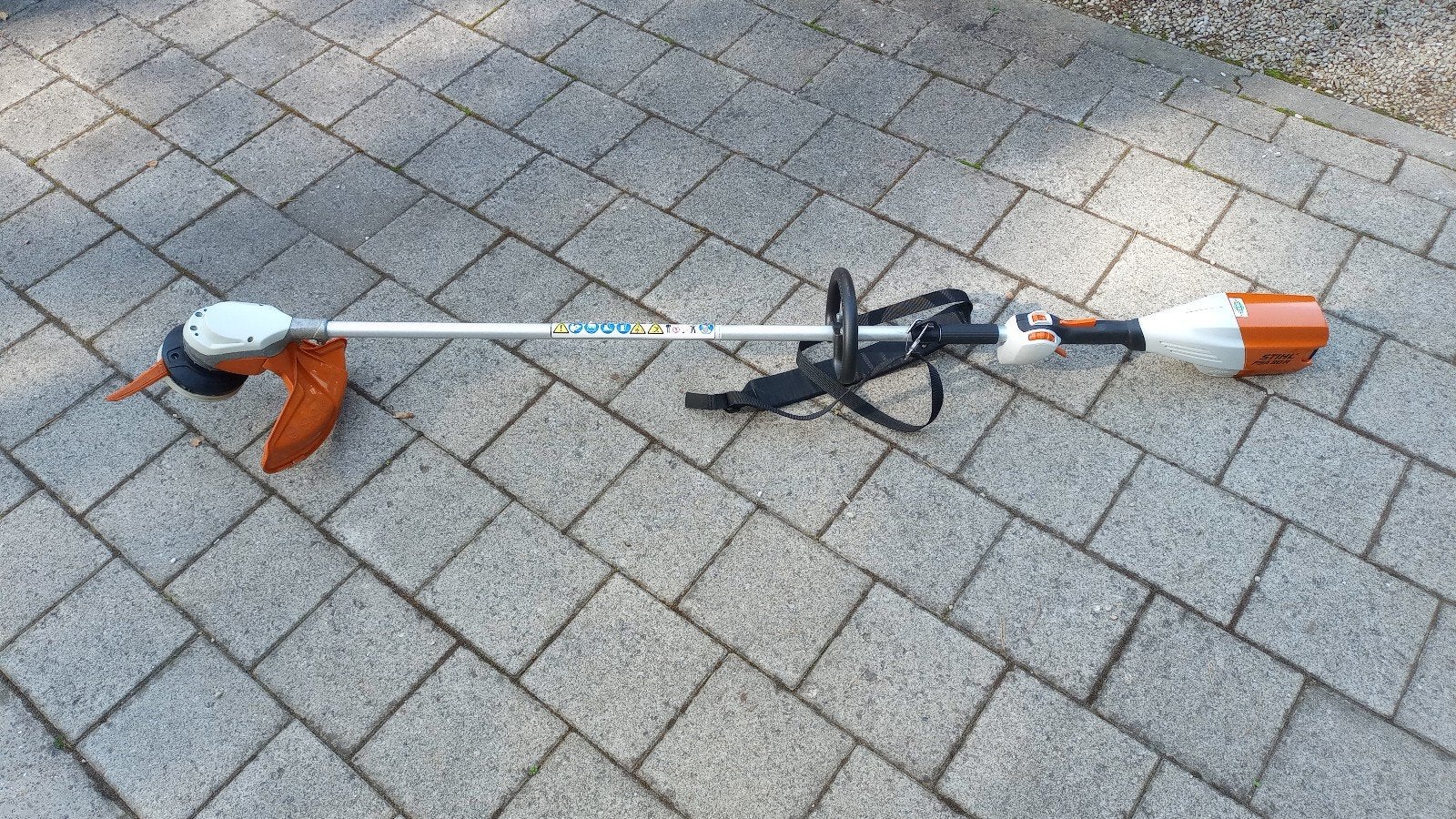 Bosmaaier Stihl op accu, Enlèvement, Comme neuf, Batterie, Stihl