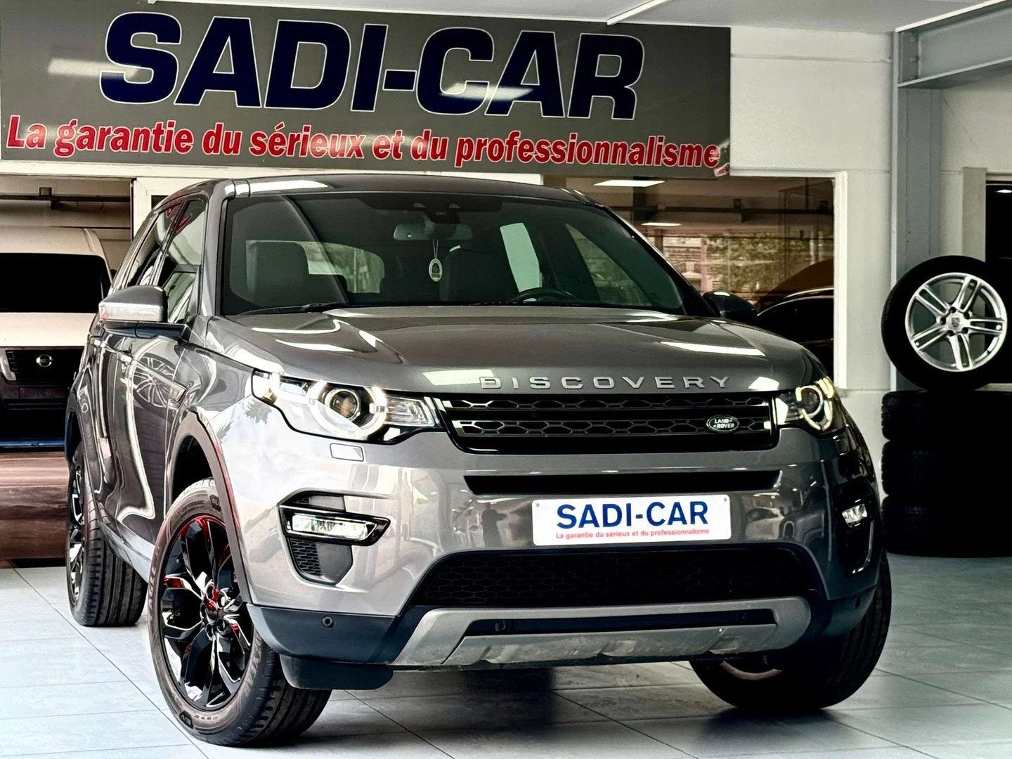 Land Rover Discovery Sport 2.0 TD4 SE Pack Sport / Black Eta, Autos, Land Rover, Entreprise, Achat, ABS, Airbags, Air conditionné