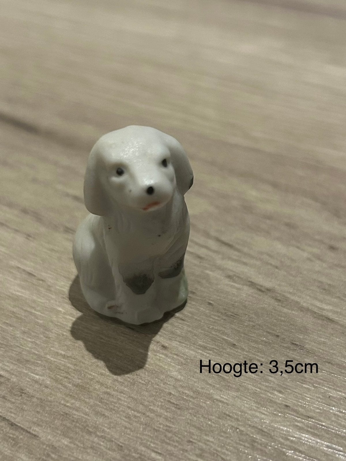 Beeldje wit, zittend hondje, Ophalen of Verzenden, Zo goed als nieuw, Dier