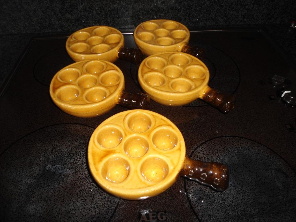 zeldzame Franse slakken (escargots) borden.Uitstekende staat, Ophalen of Verzenden, Zo goed als nieuw, Aardewerk, Schaal of Schalen